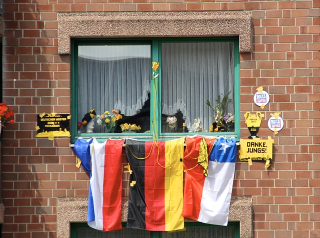 东契奇预计首秀！湖人主场每个座位上都准备了金色77号T恤.